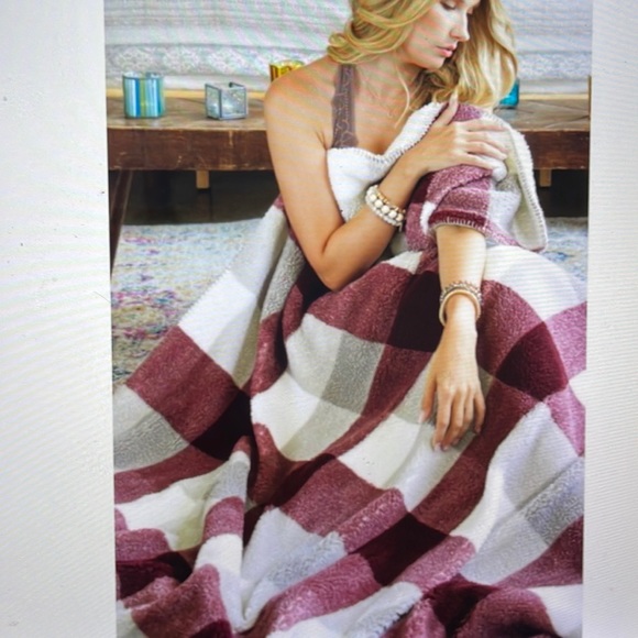 SOLD 🆕Only one remaining! 🔥Ruggine luxury premium soft Sherpa throw blanket 🔥 - Picture 2 of 4